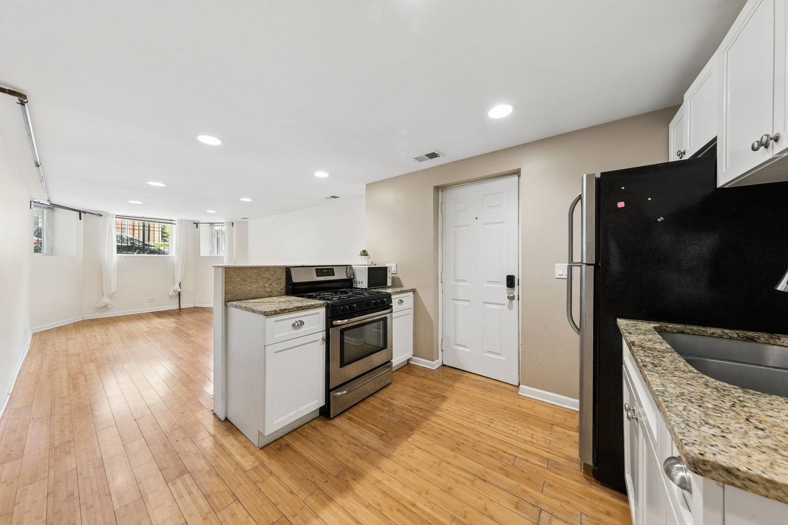 2434 N Albany Avenue Property Photo 31