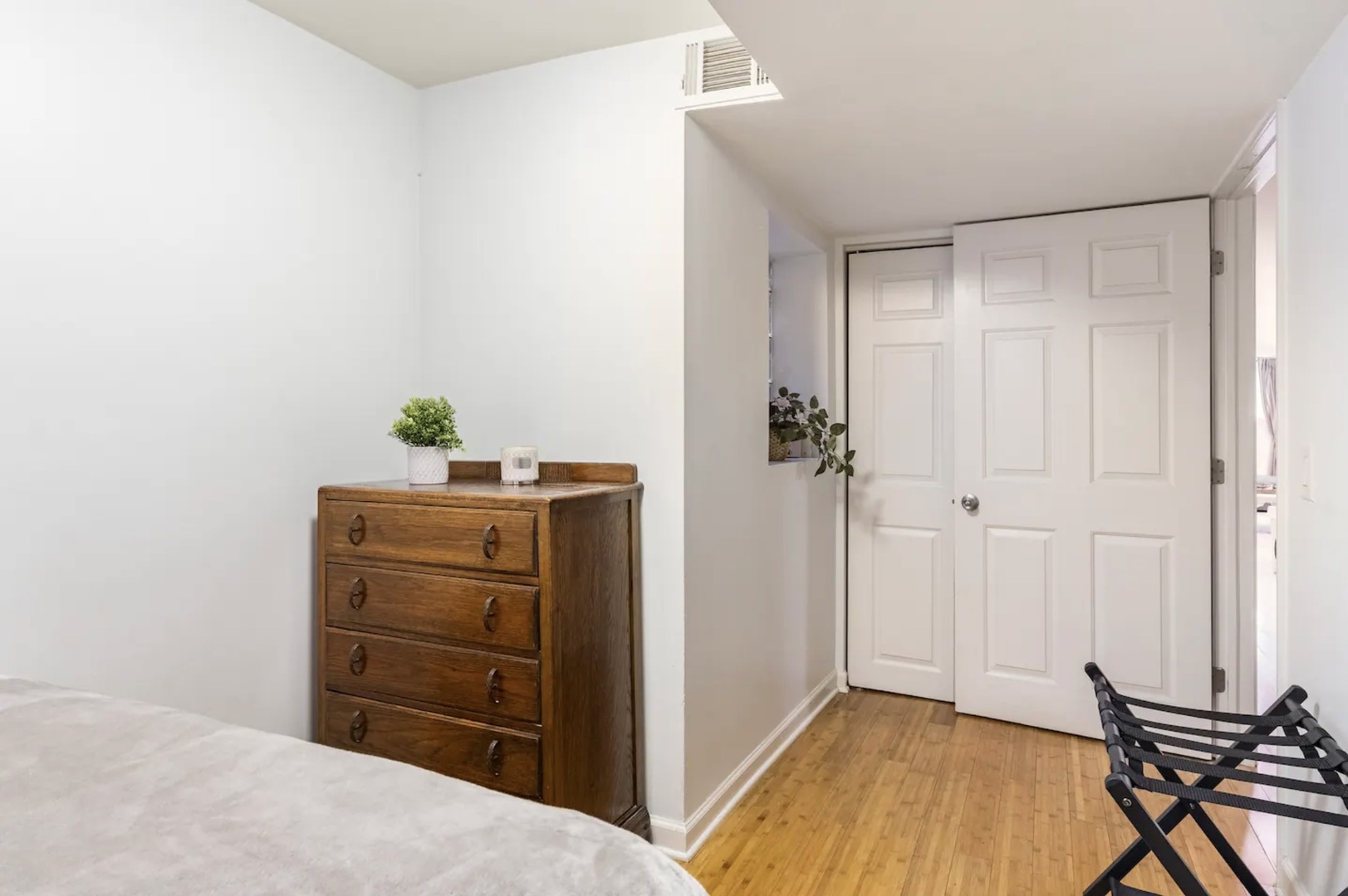 2434 N Albany Avenue Property Photo 41