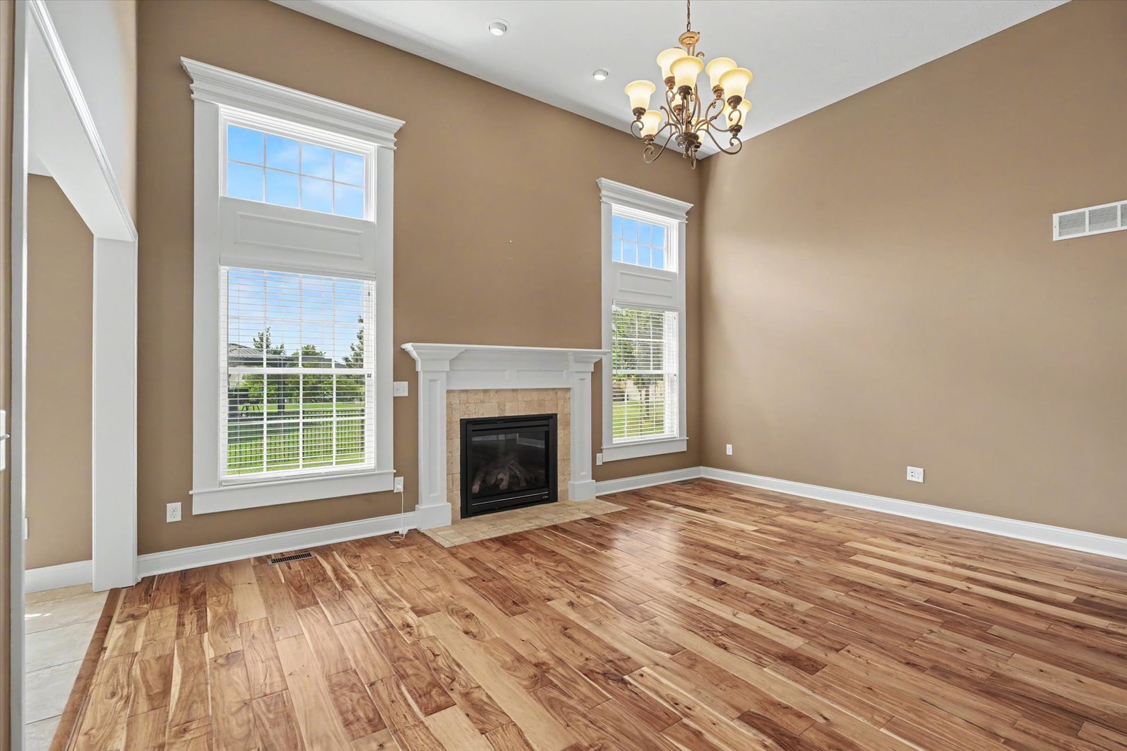 1807 Horizon Court Property Photo 4