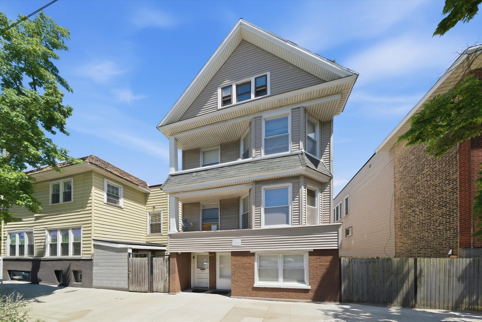 5117 N Western Avenue Property Photo 1