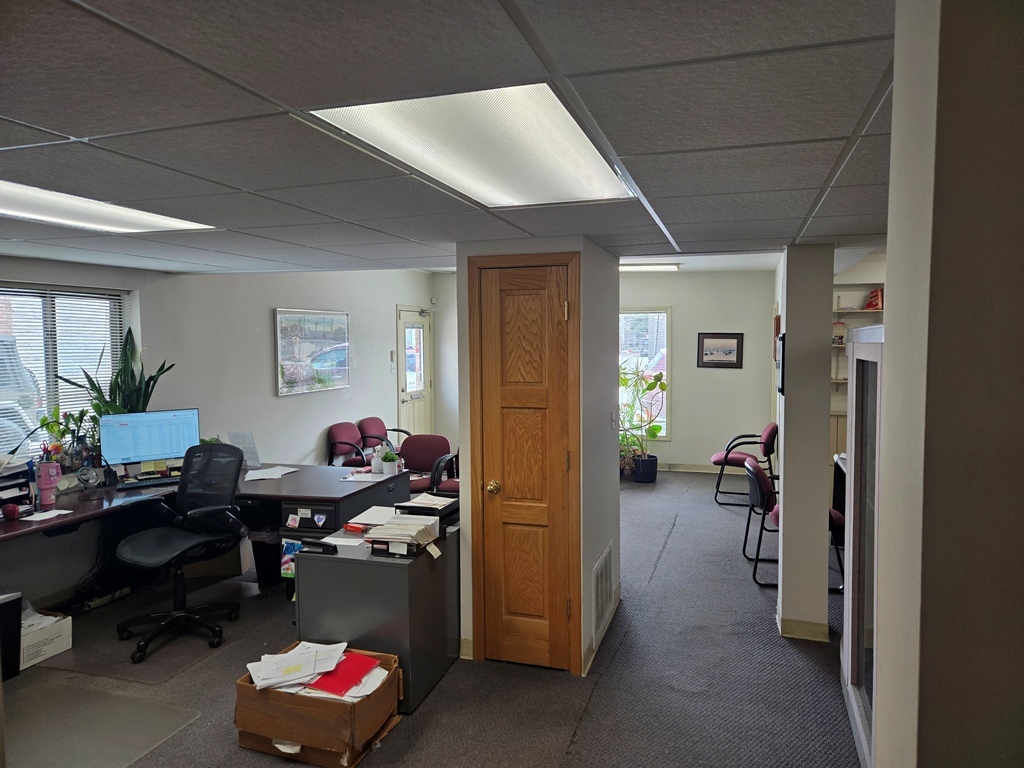 1727 Howard Street Property Photo 7