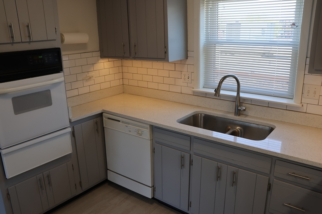 1727 Howard Street Property Photo 15