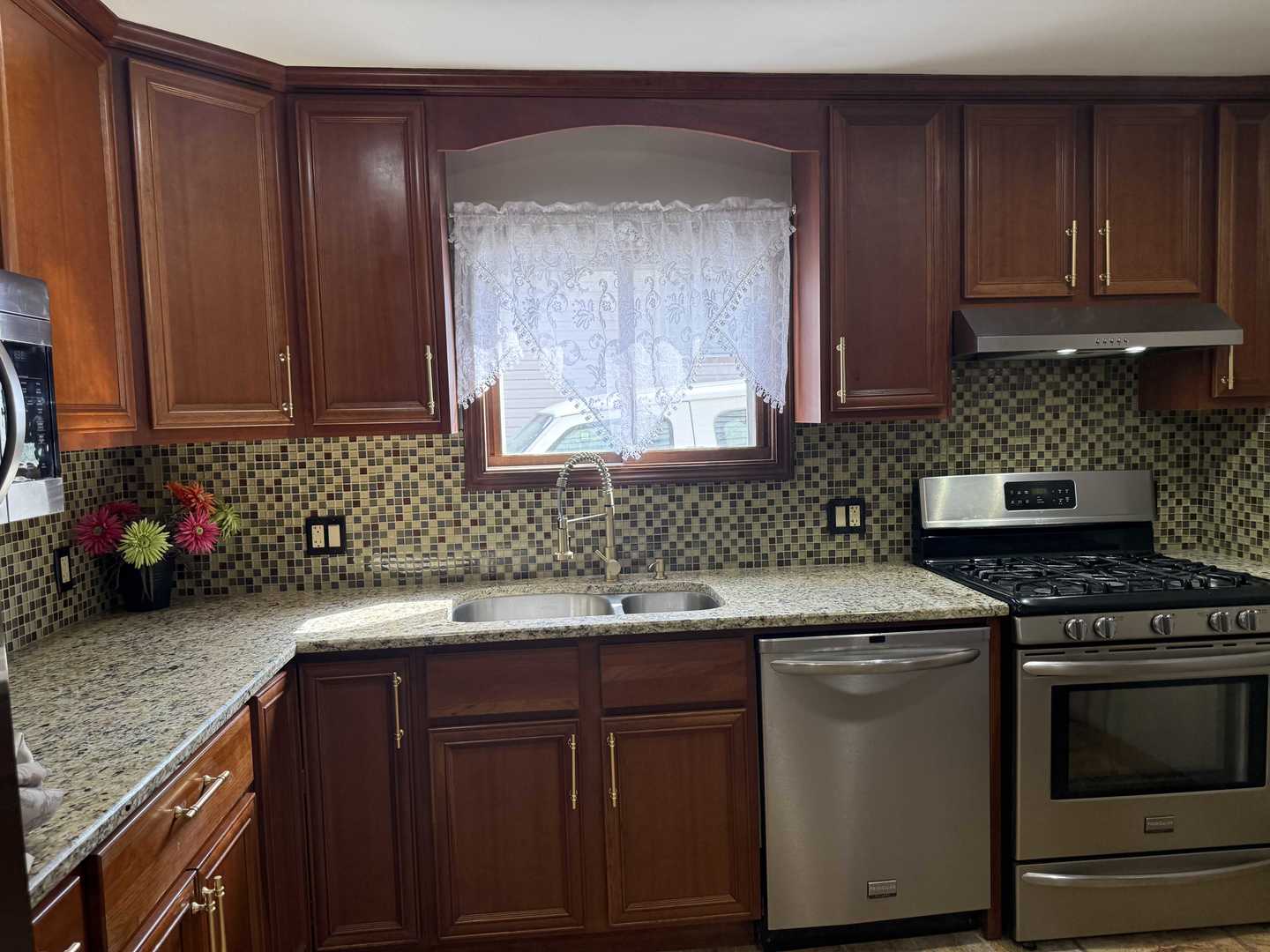 1010 Osmond Avenue Property Photo 9
