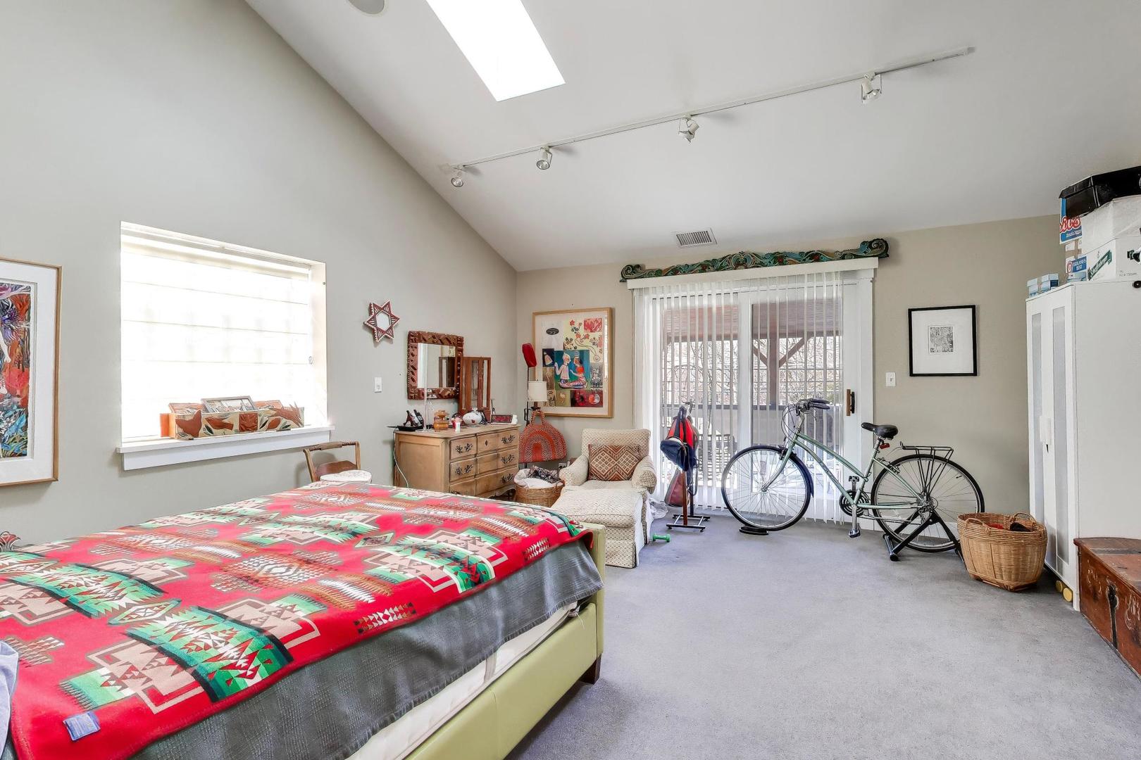 1132 Florence Avenue Property Photo 4