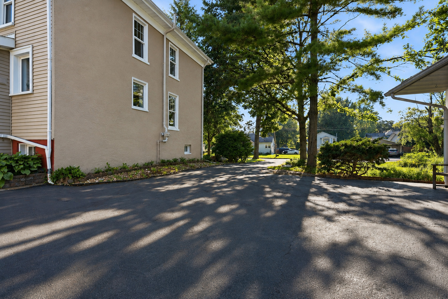 300 E Cypress Street Property Photo 6