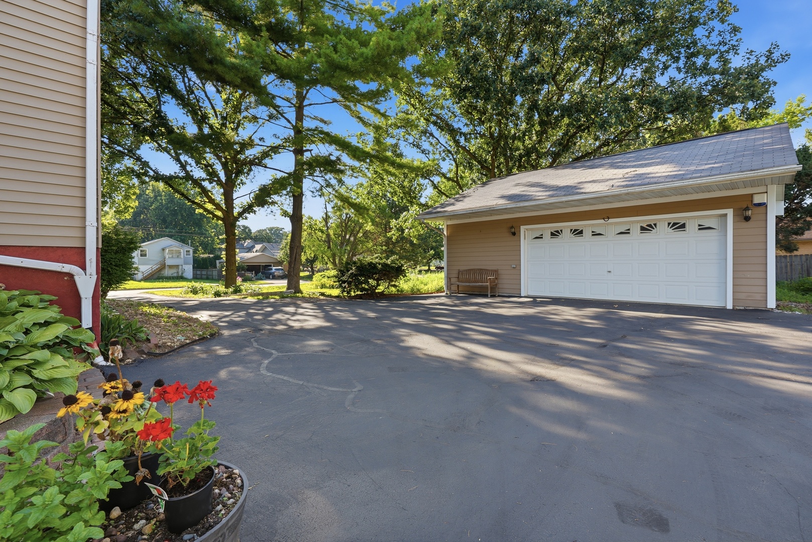 300 E Cypress Street Property Photo 8
