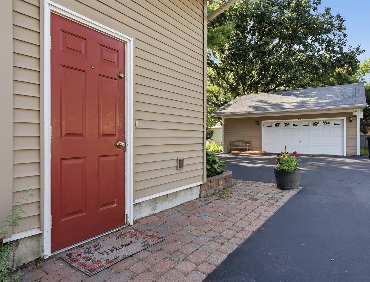 300 E Cypress Street Property Photo 9