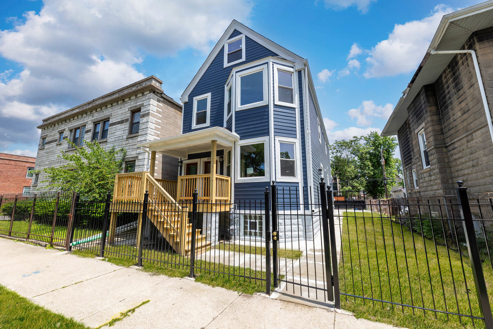 441 N Leclaire Avenue Property Photo