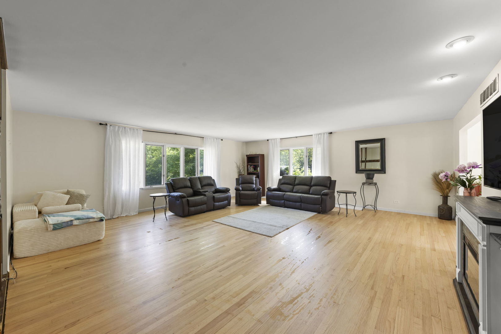 1241 Norfolk Avenue Property Photo 5