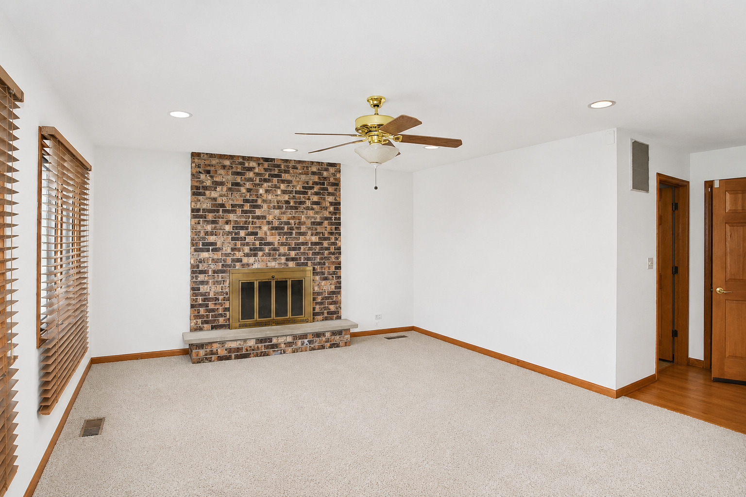 706 N Point Drive Property Photo 8