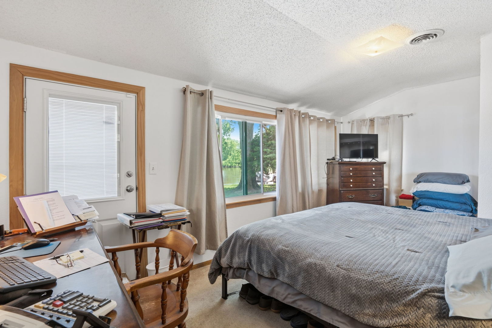 104 1st Street E Property Photo 11