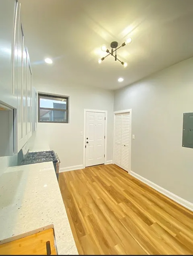 1305 E 69th Street 2 Property Photo 18