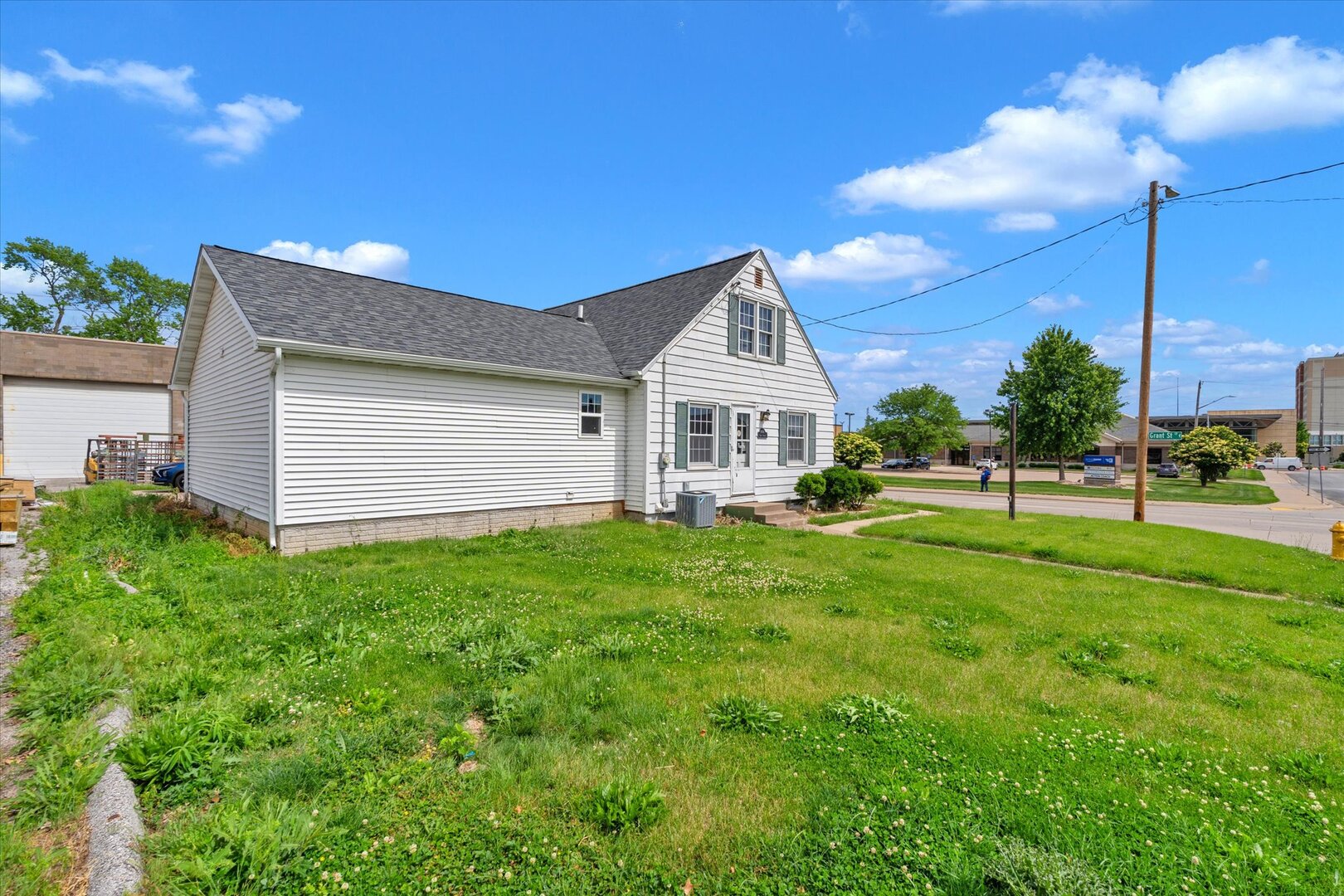 1906 Grant Street Property Photo 5