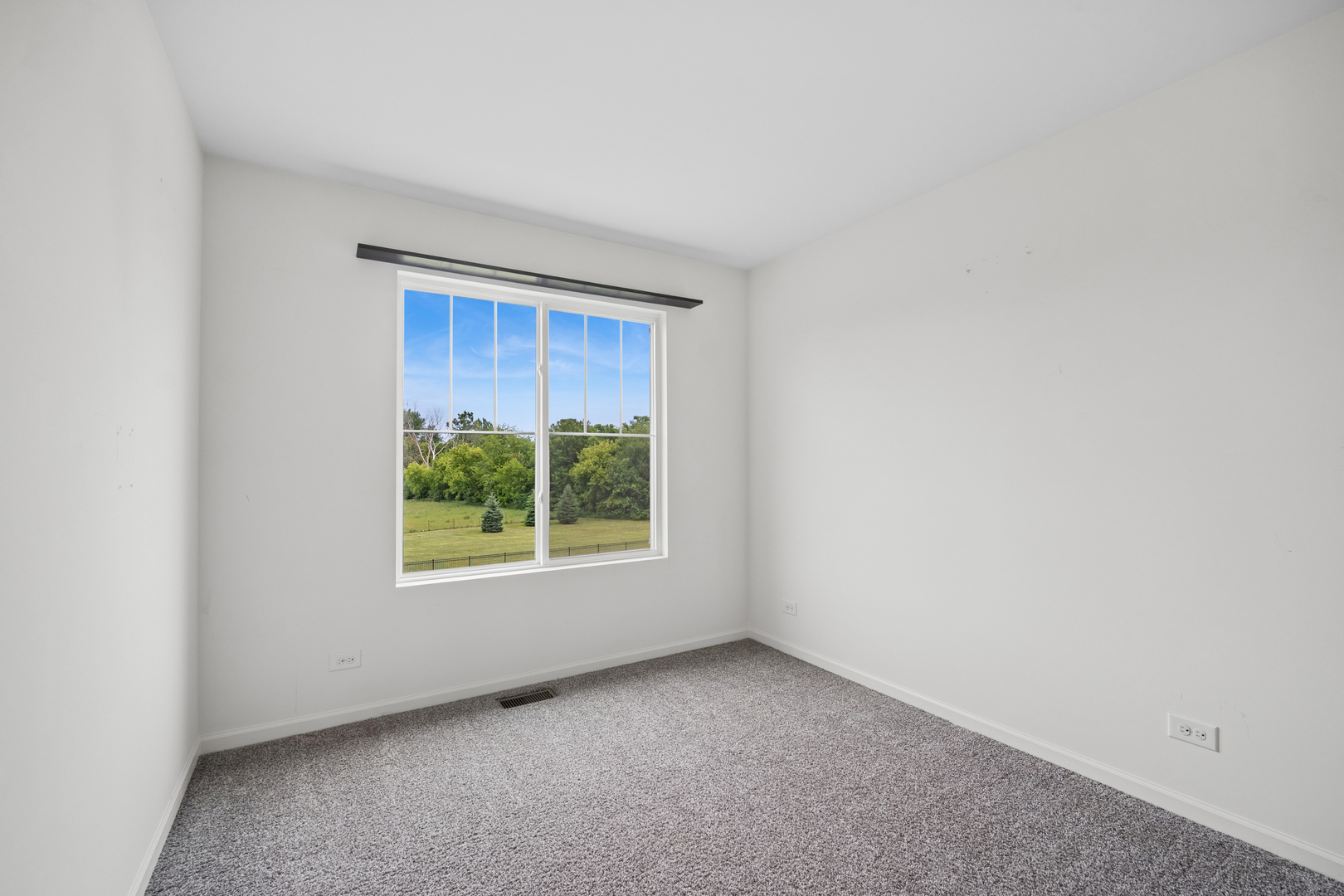 3824 Honeysuckle Lane Property Photo 15