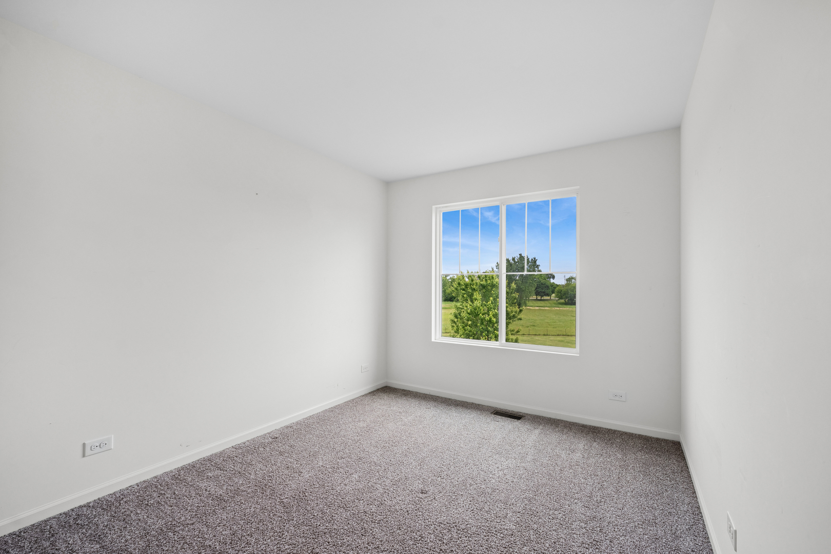 3824 Honeysuckle Lane Property Photo 16