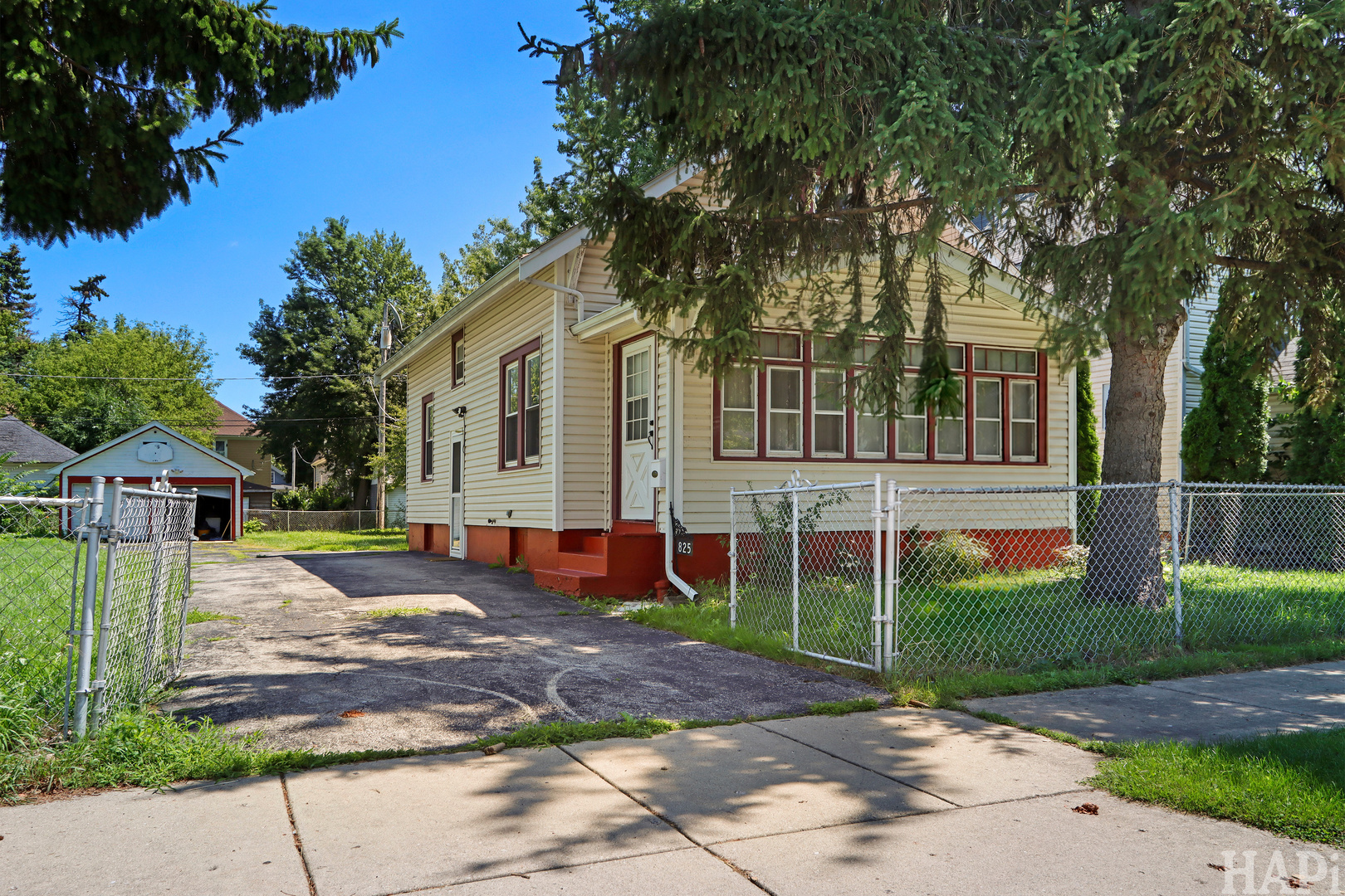 825 N Ash Street Property Photo 1