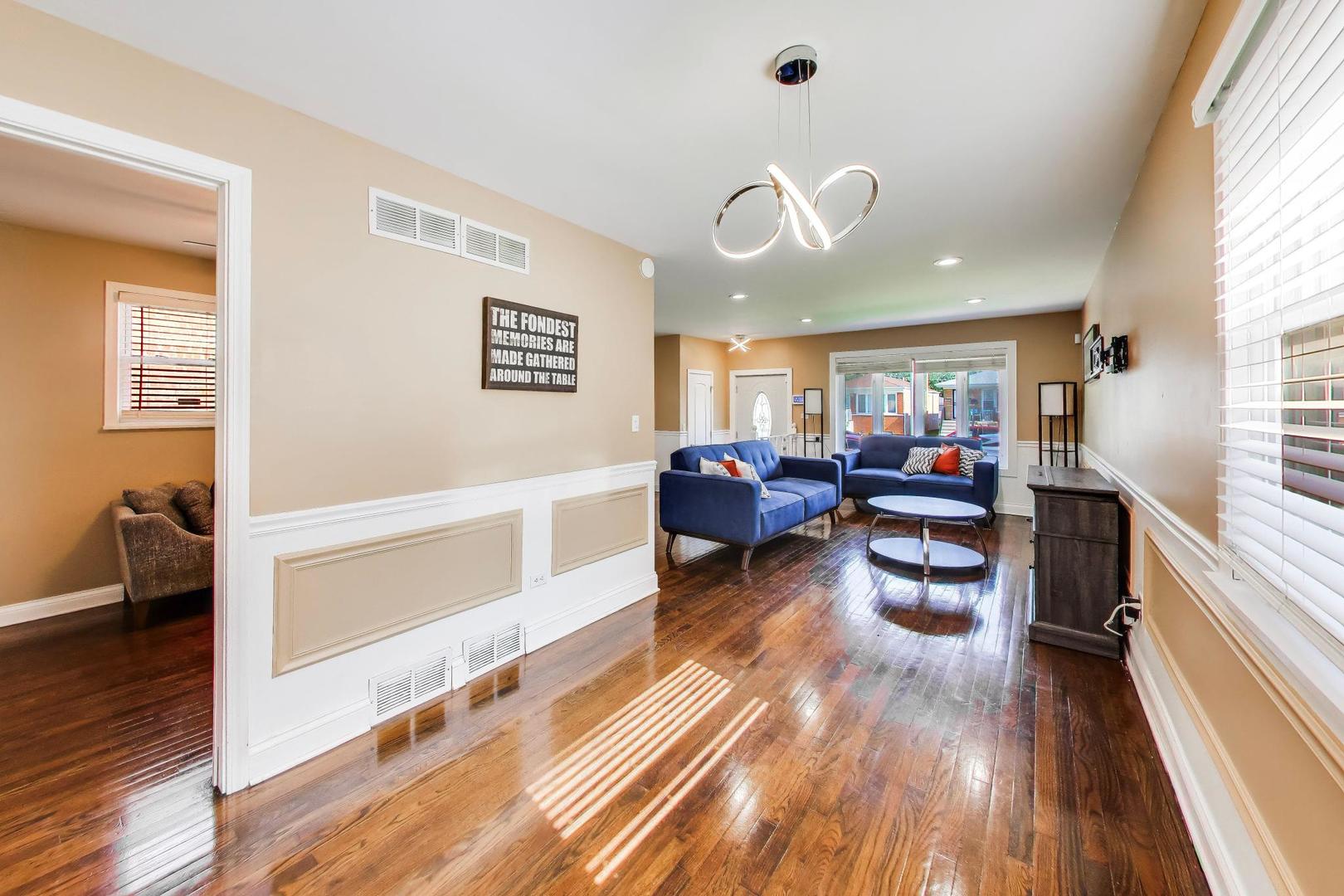 431 W 98th Street Property Photo 4