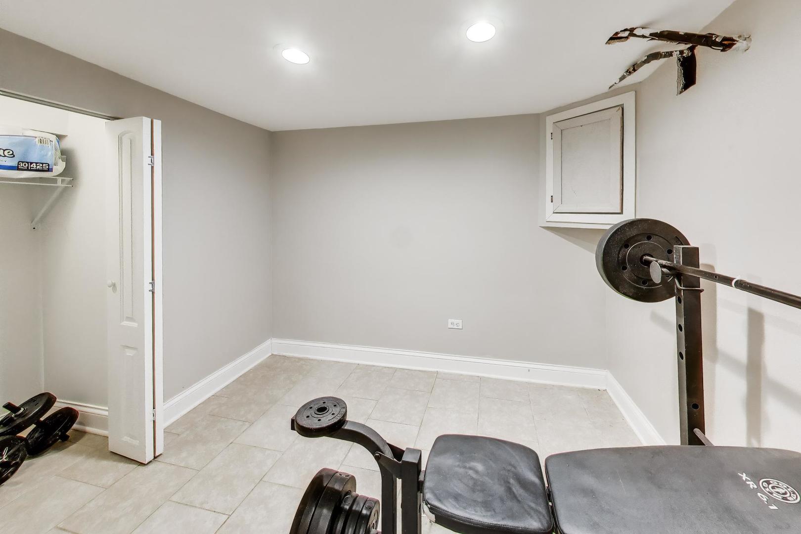 431 W 98th Street Property Photo 12