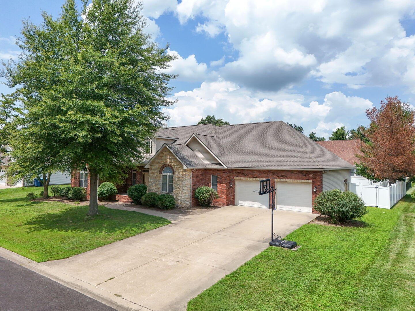 1104 Daybreak Drive Property Photo 3