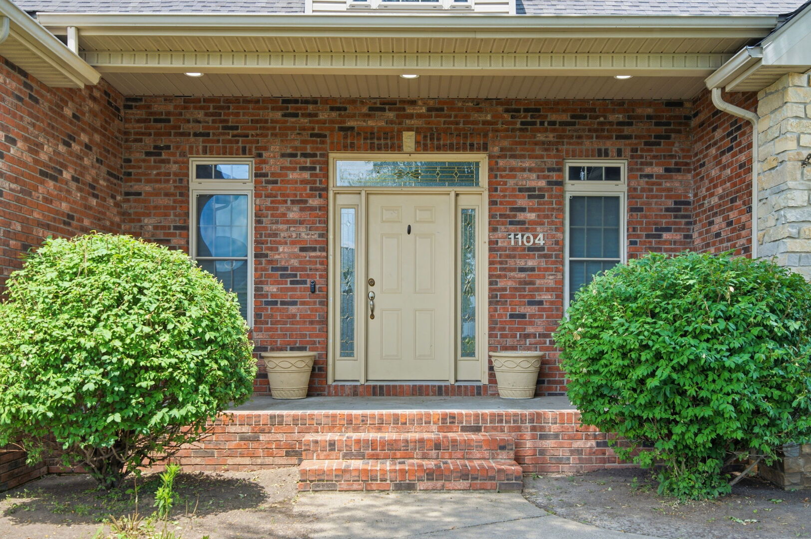 1104 Daybreak Drive Property Photo 4