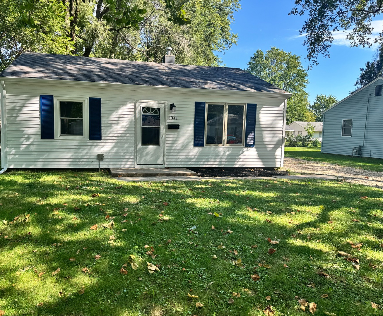 1041 Eastview Drive Property Photo 2