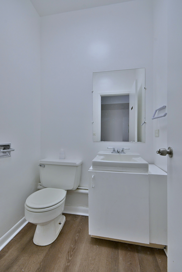 7460 W Belmont Avenue Property Photo 21