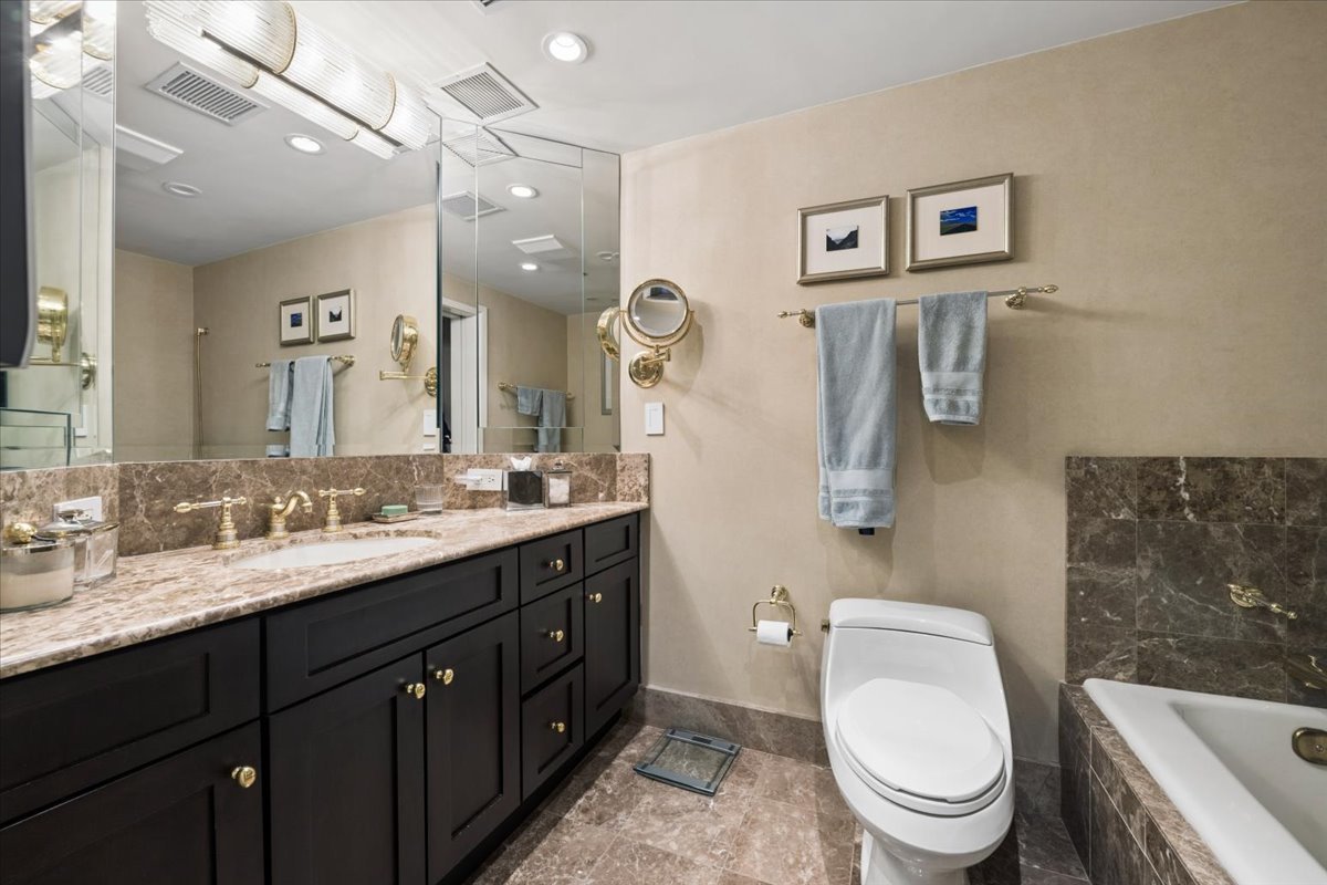 950 N Michigan Avenue 3805 Property Photo 31