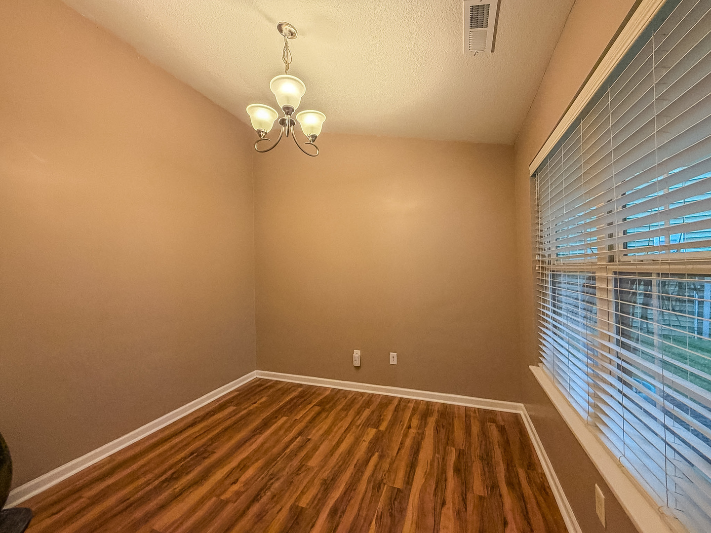 302 Luria Lane Property Photo 7