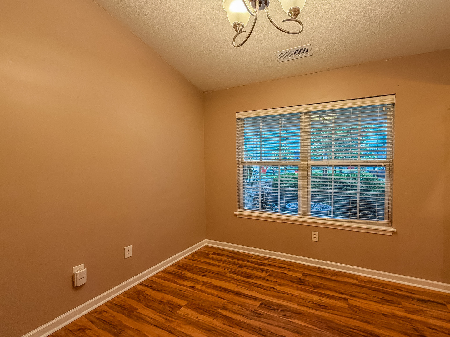 302 Luria Lane Property Photo 8