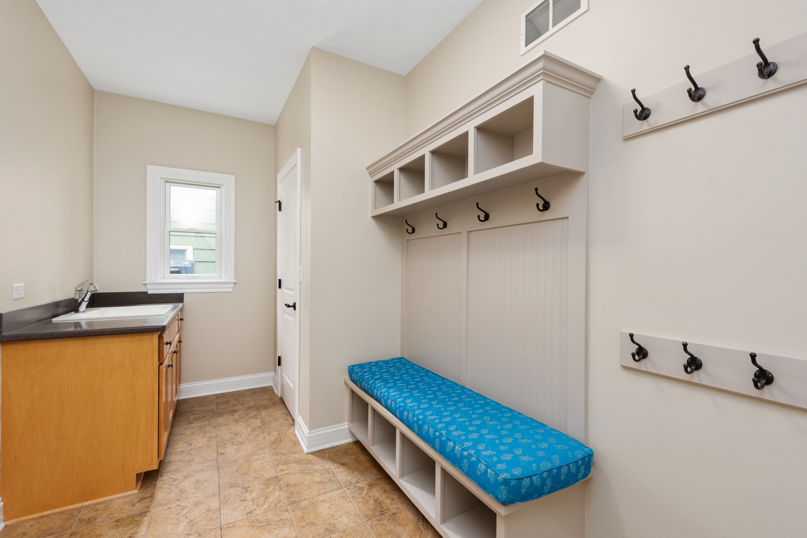 5536 Middaugh Avenue Property Photo 20