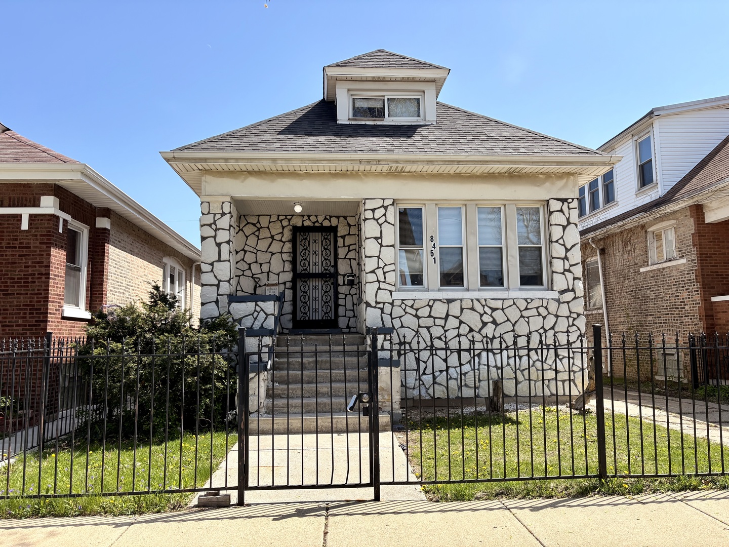 8451 S May Street Property Photo 2