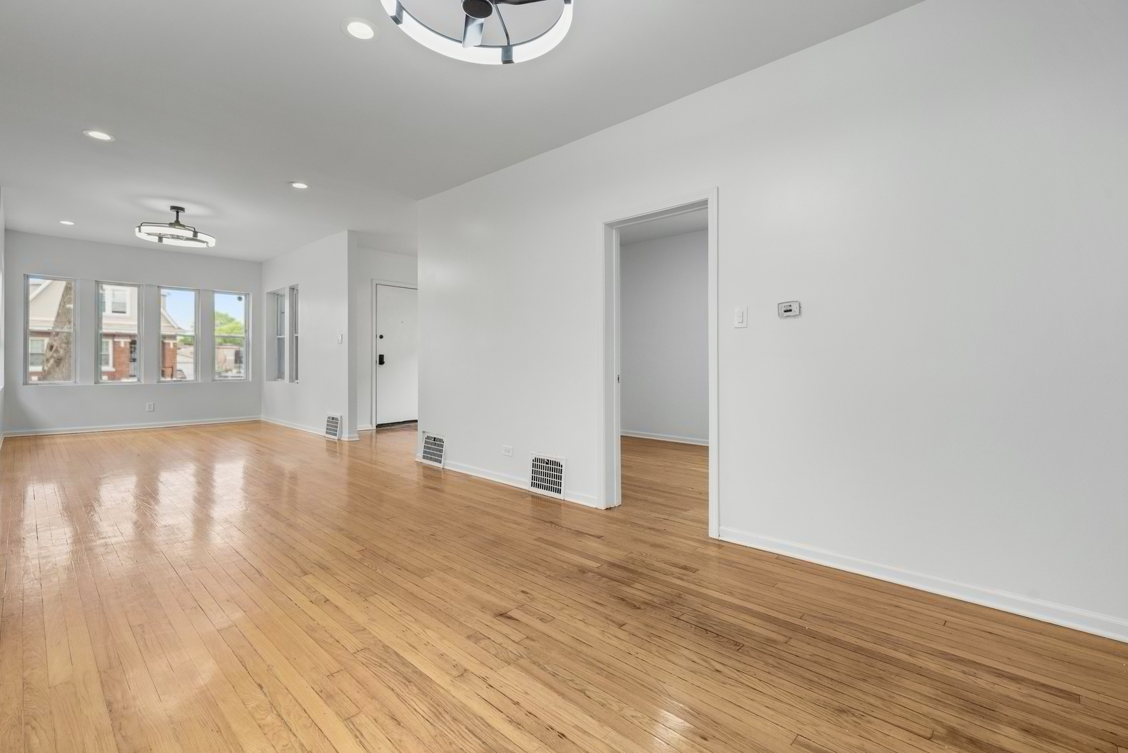 8451 S May Street Property Photo 3