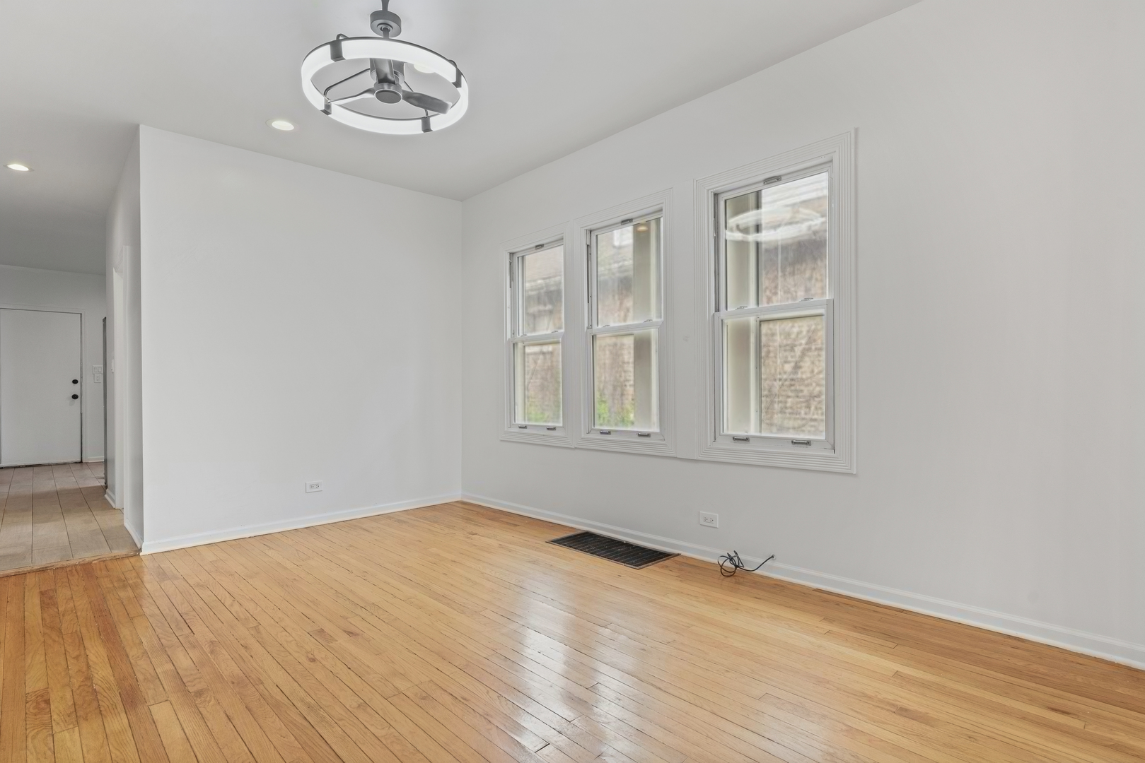 8451 S May Street Property Photo 6
