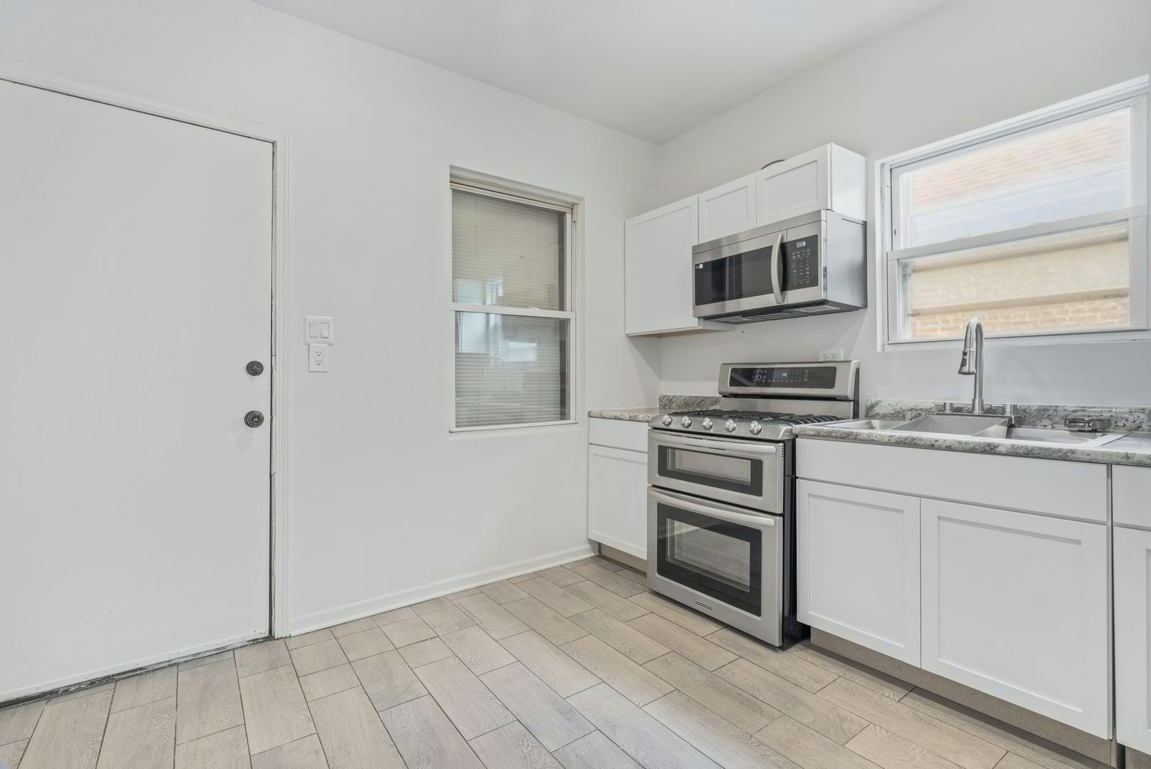 8451 S May Street Property Photo 7