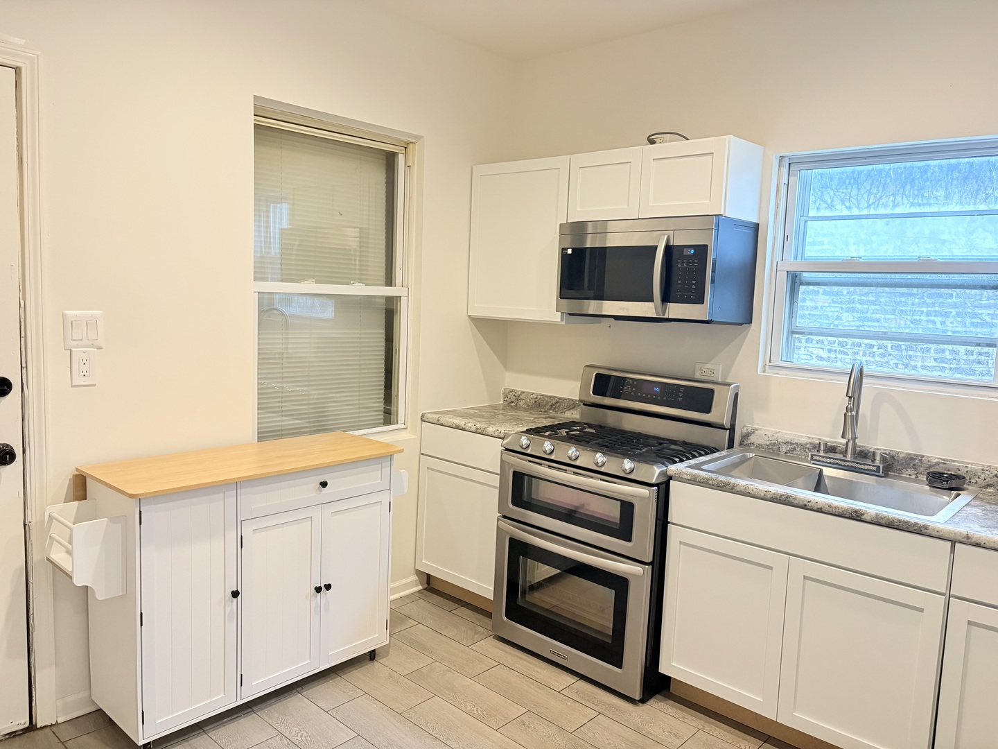 8451 S May Street Property Photo 10