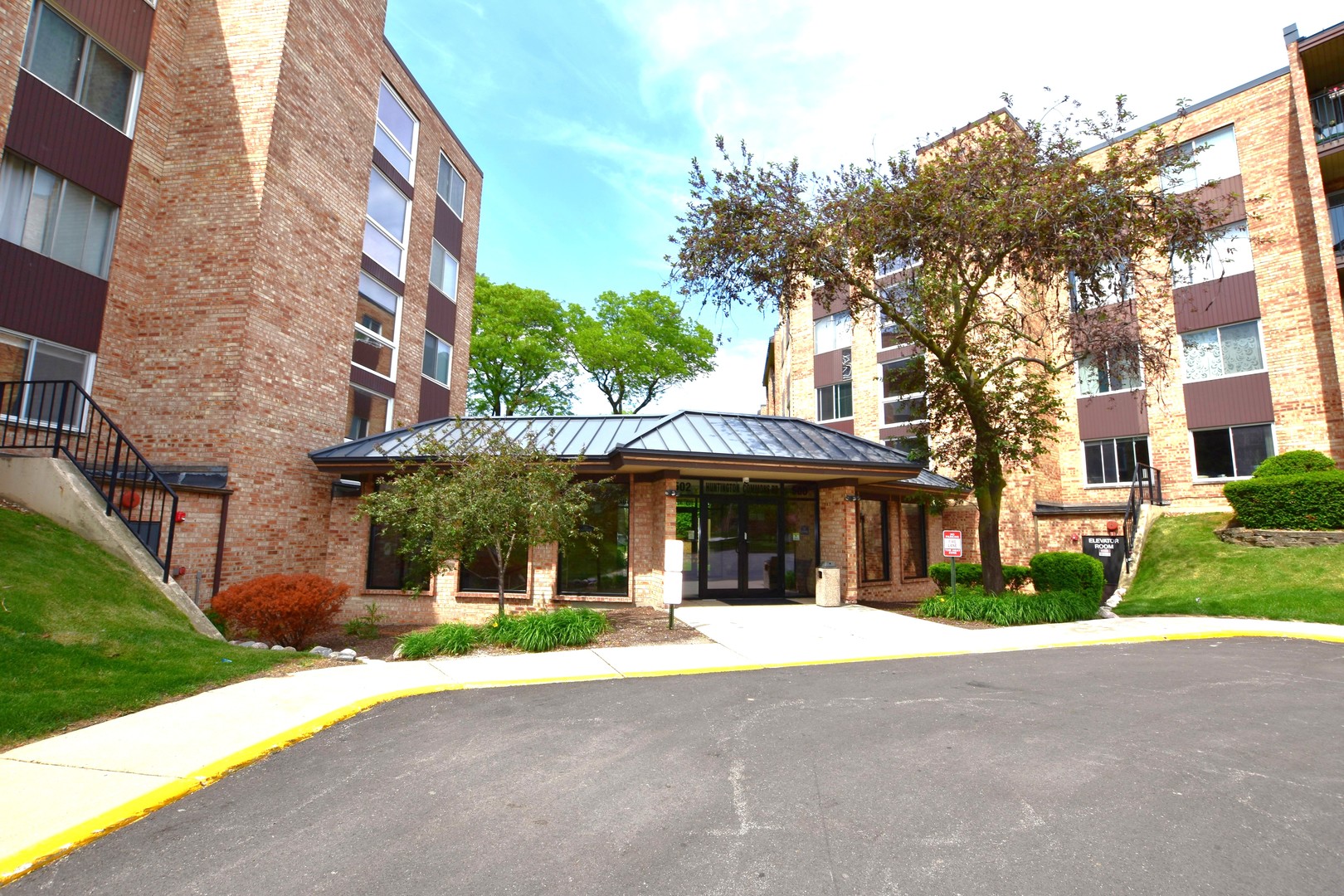 500 W Huntington Commons Road 157