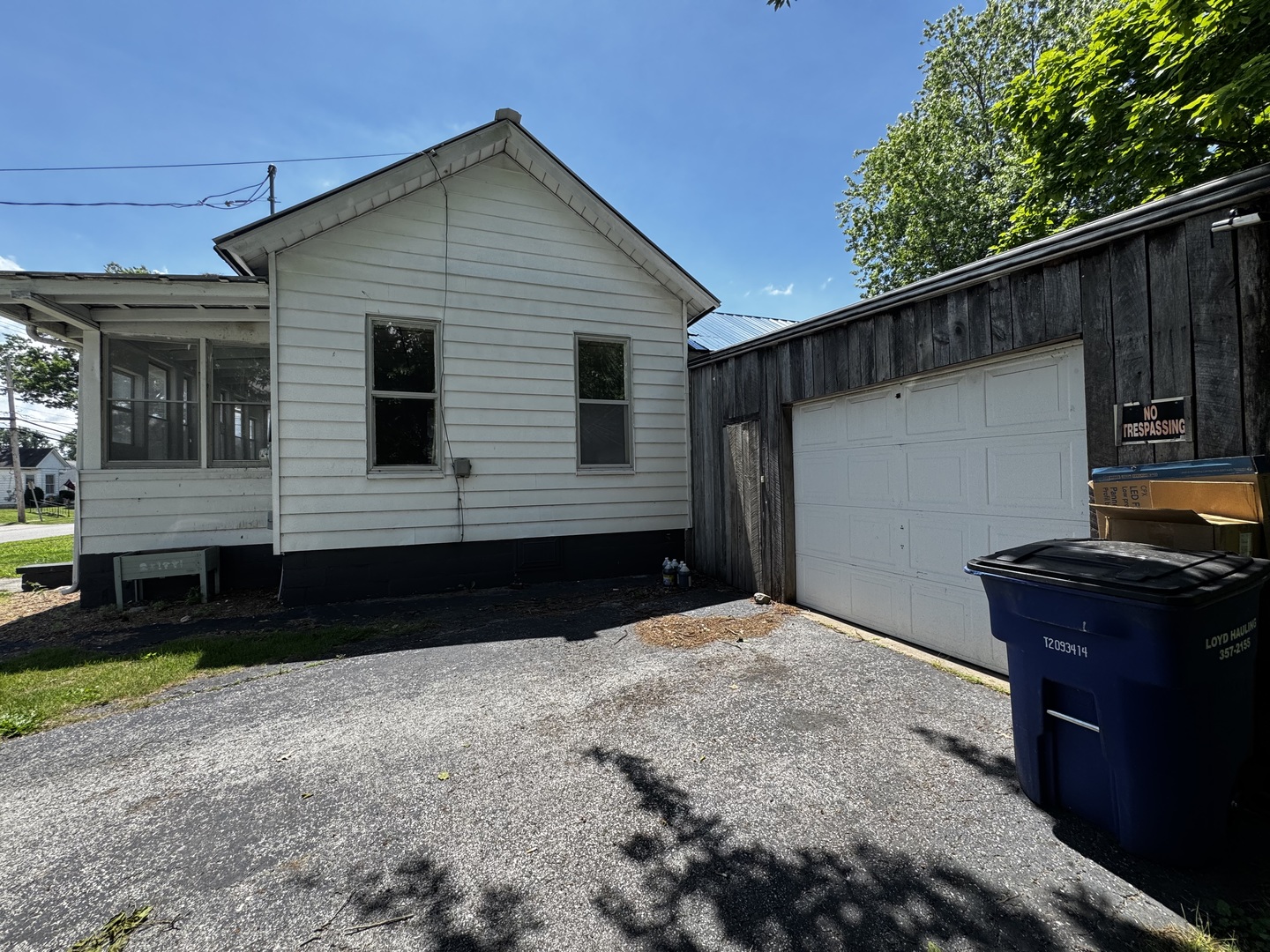545 N Division Street Property Photo 3