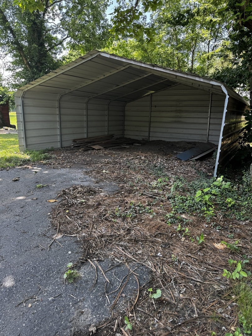 545 N Division Street Property Photo 6