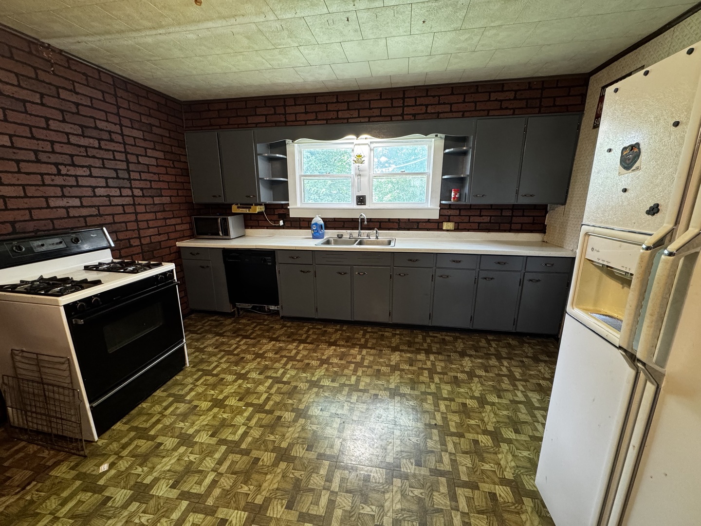 545 N Division Street Property Photo 8