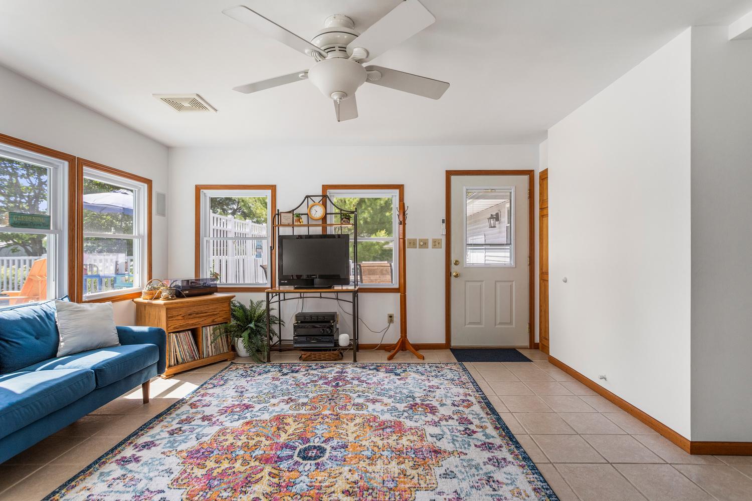 910 N Bell Street Property Photo 33