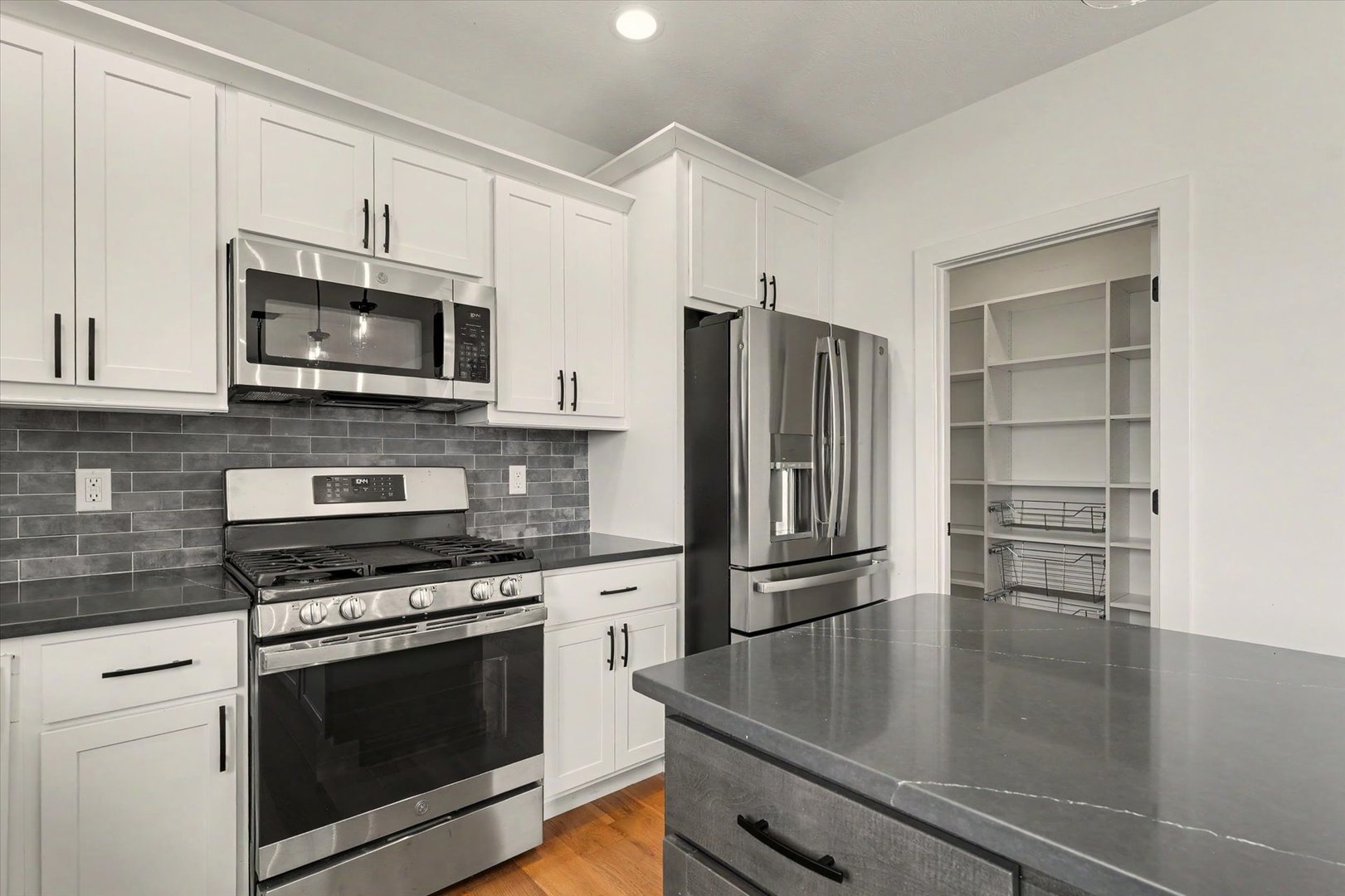 301 Sutton Street Property Photo 22