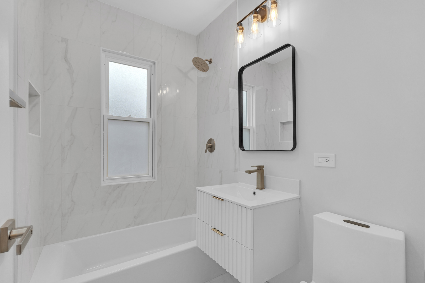 5837 N Marmora Avenue Property Photo 11