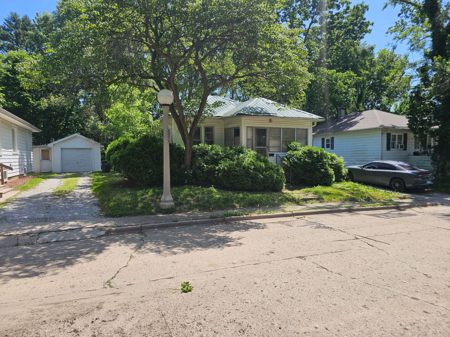 402 S Johnson Avenue Property Photo 2