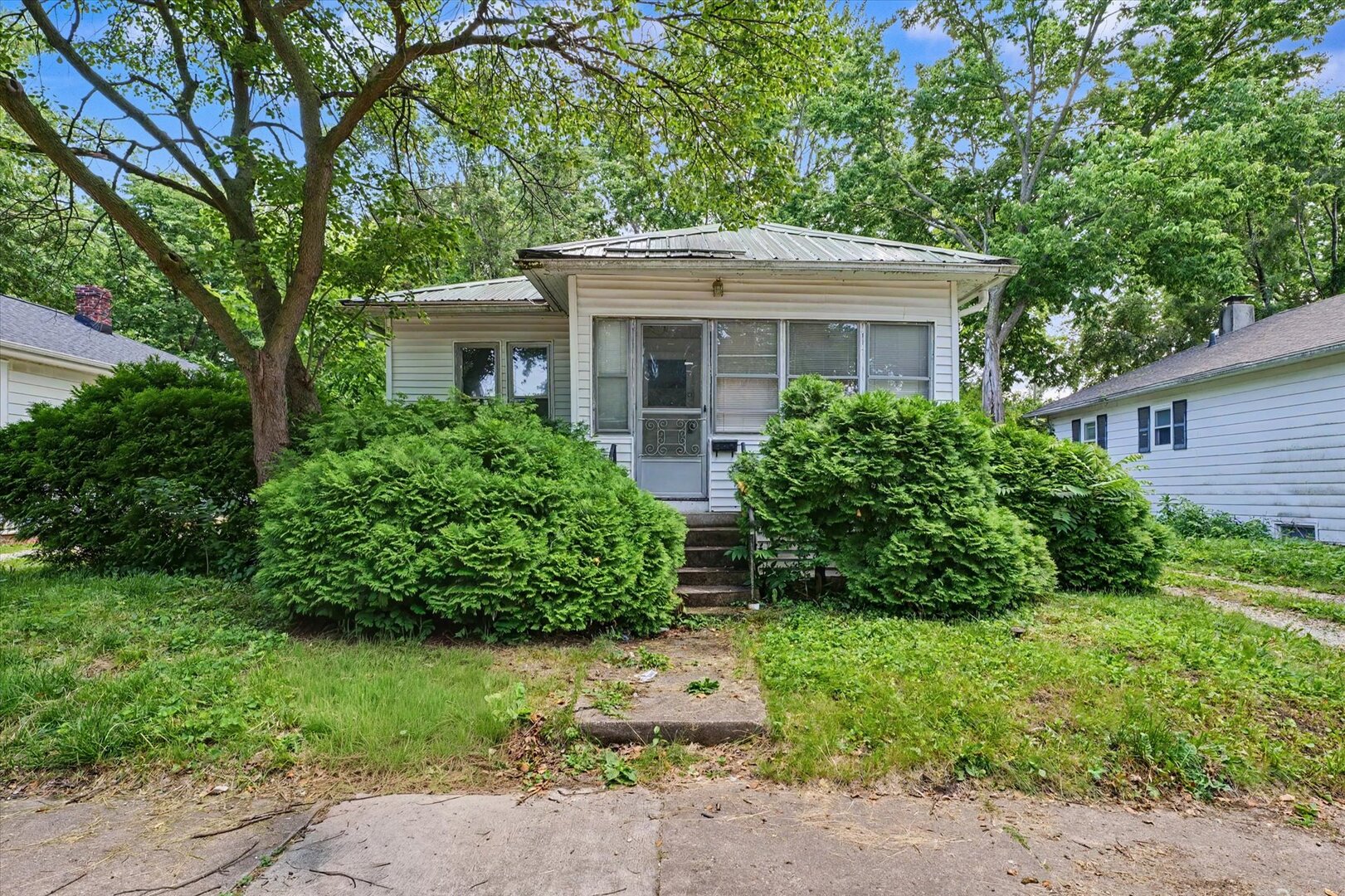 402 S Johnson Avenue Property Photo 3