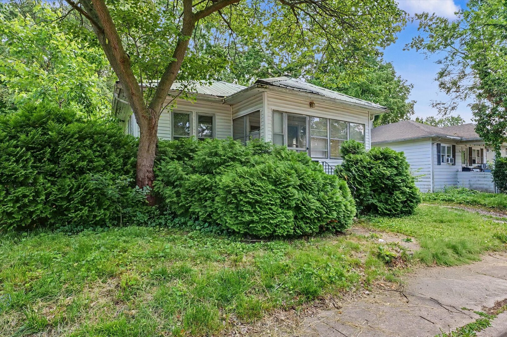402 S Johnson Avenue Property Photo 4