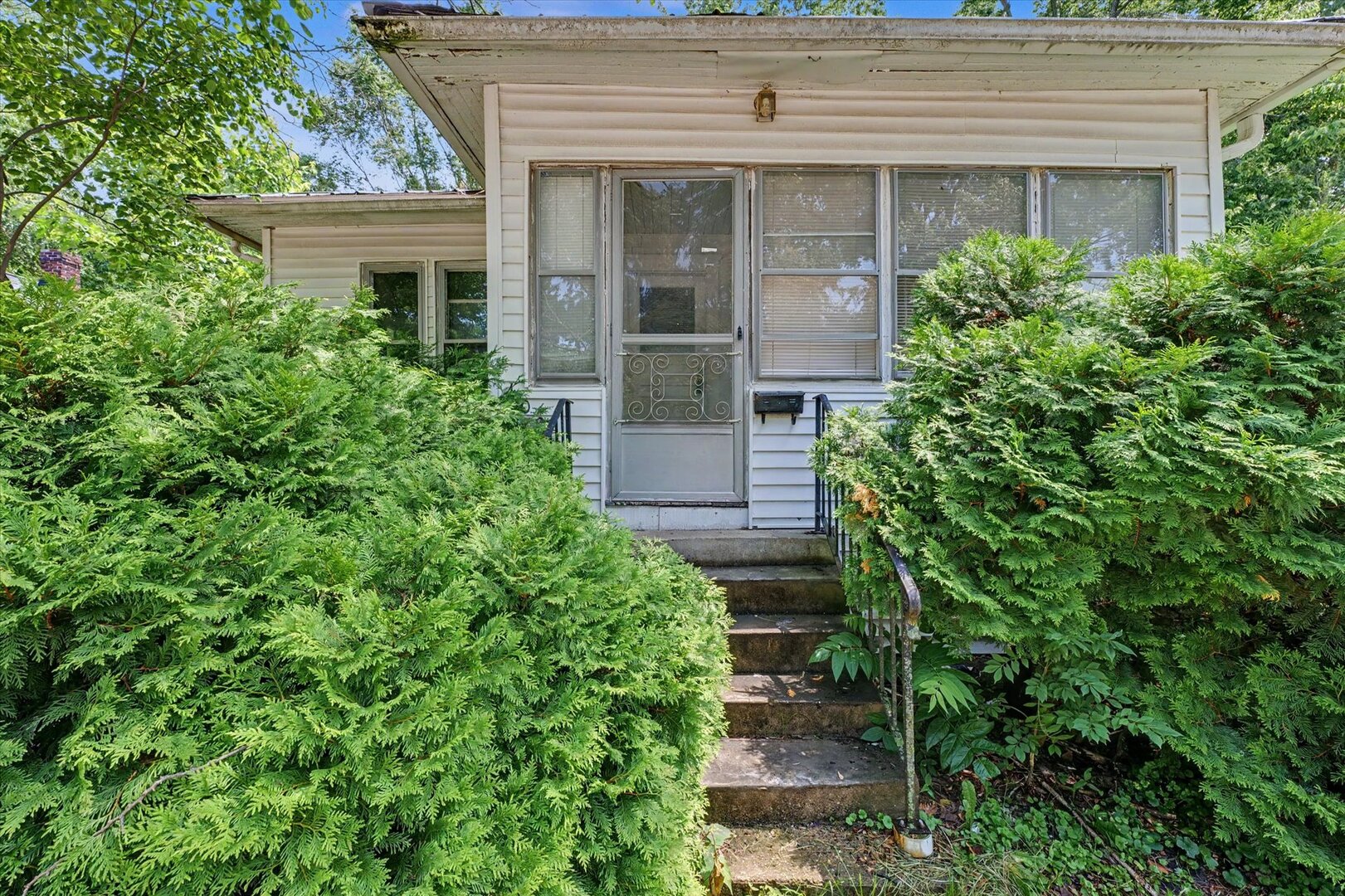 402 S Johnson Avenue Property Photo 7