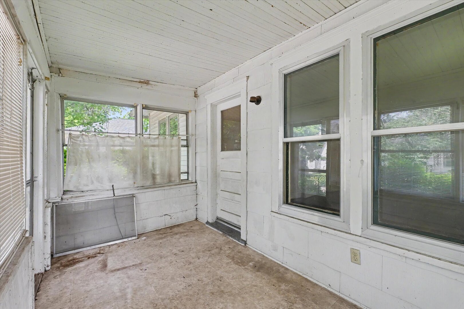 402 S Johnson Avenue Property Photo 8