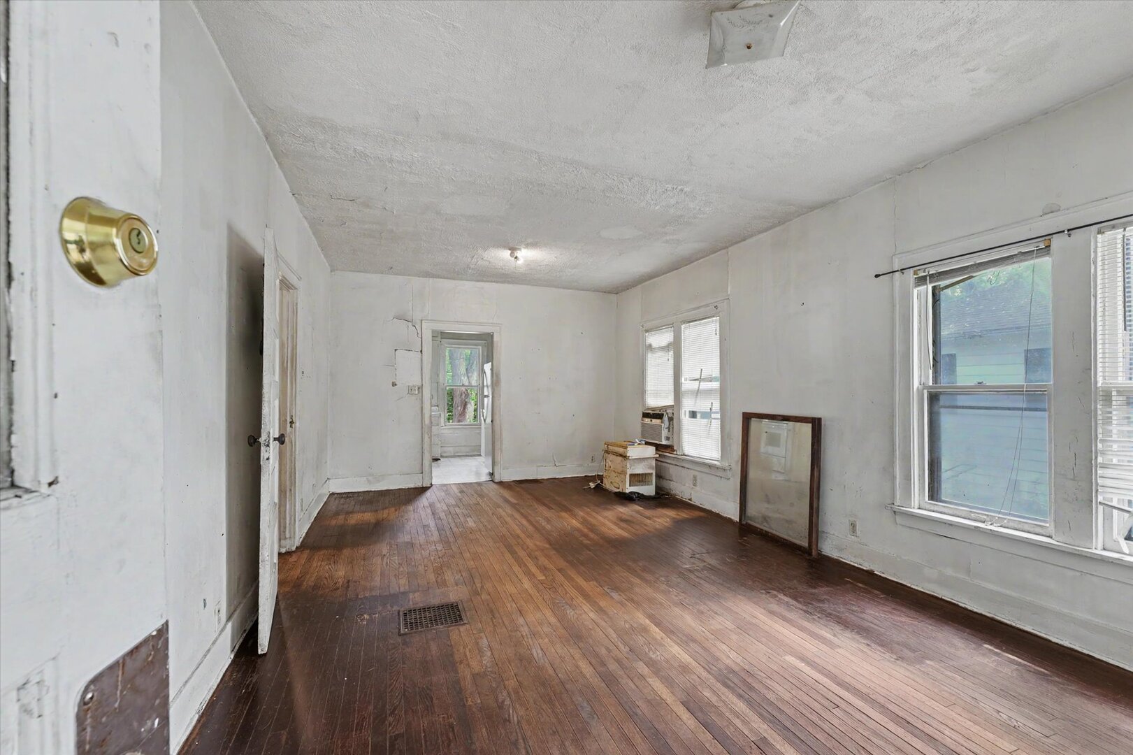 402 S Johnson Avenue Property Photo 10