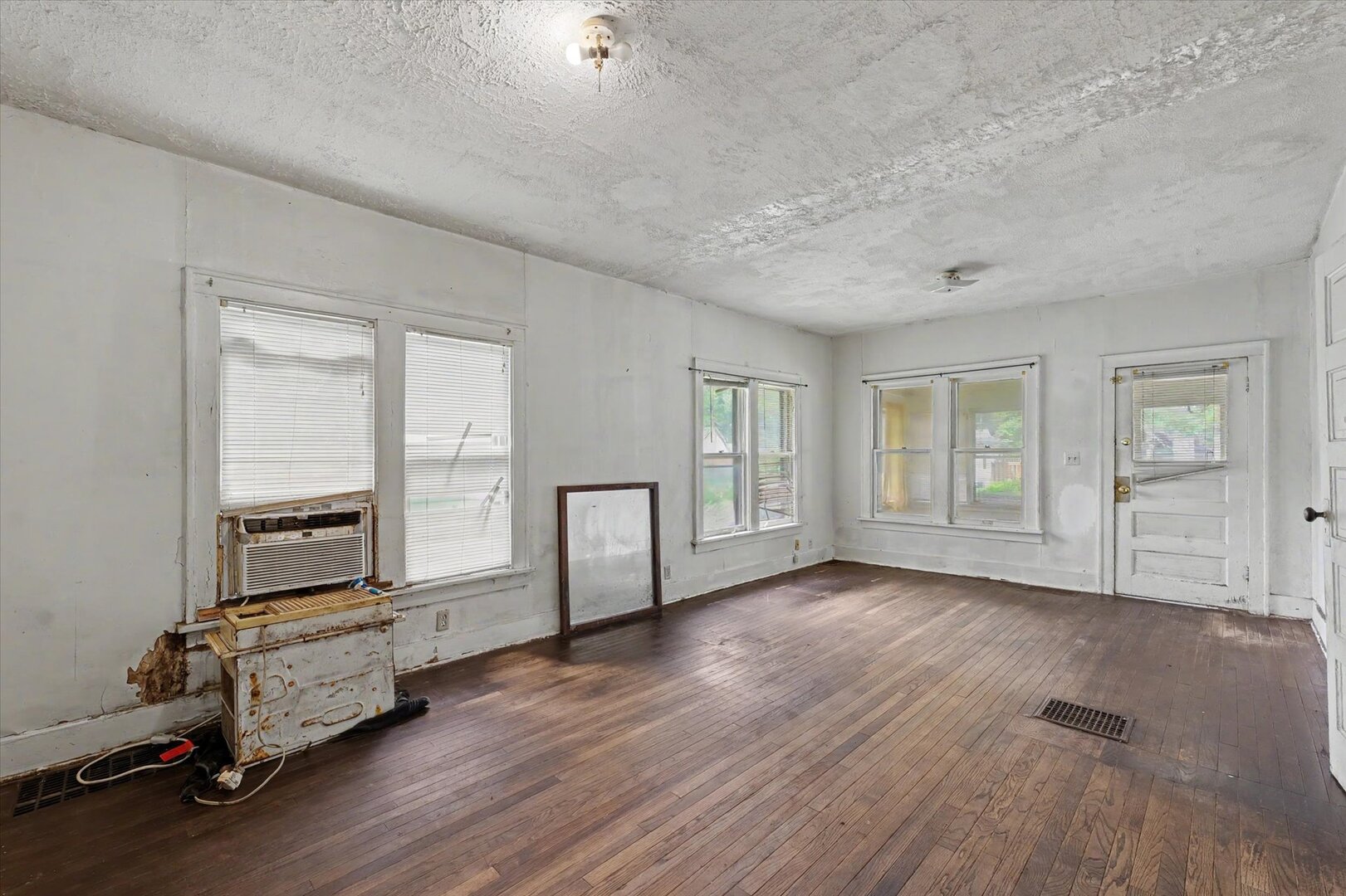 402 S Johnson Avenue Property Photo 13