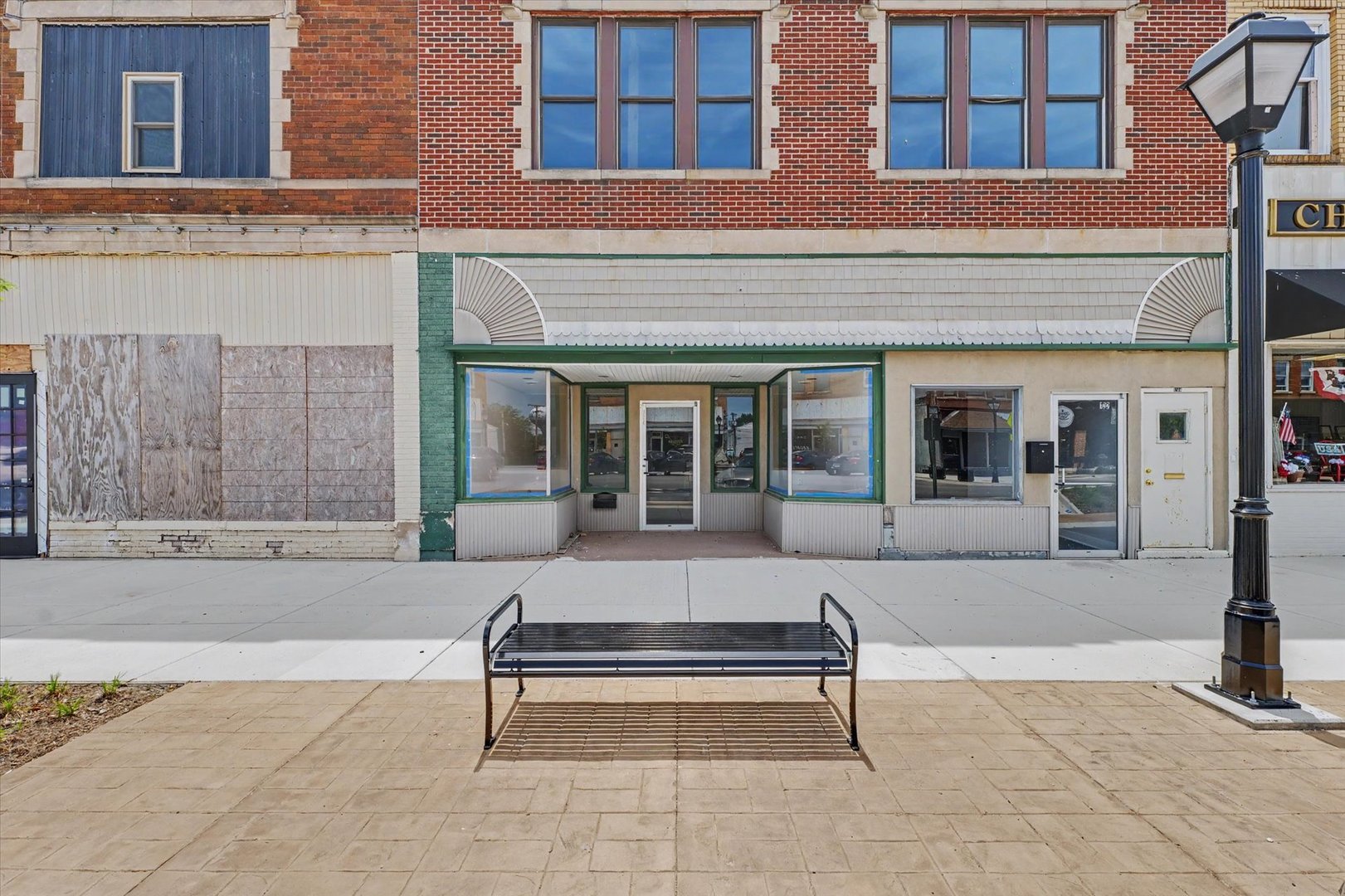 122-124 E Sangamon Avenue Property Photo 1